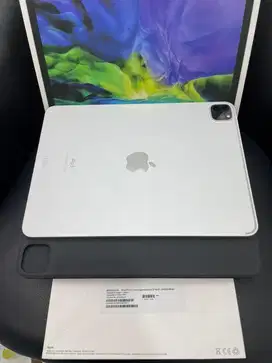 IPAD Pro 2020 11-inch , Silver , 256GB LL/A Wifi Only + Magic Keyboard
