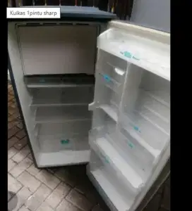 Kulkas Sharp freezer lebar