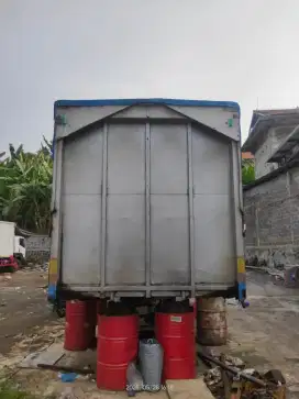 Wingbox Aluminium Singapura kondisi bagus