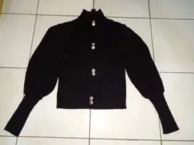 Cardigan Rajut Hitam Lengan Balon Kancing Gold