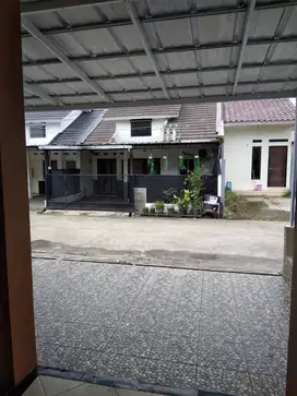 Dijual Rumah Dalam Cluster Dekat Kota Wisata Cibubur