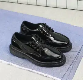 sepatu pantofel glosy