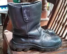 Sepatu Proyek Safety ujung besi 42