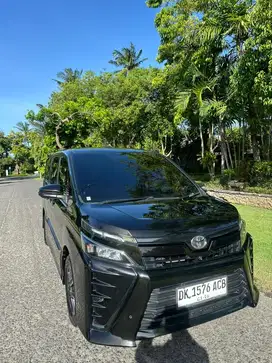 Toyota Voxy 2018