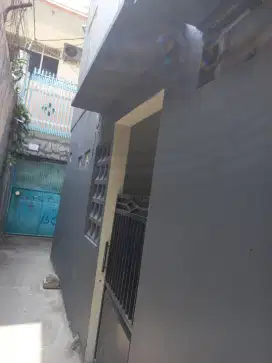 Dikontrakan rumah 2 lantai full cor an cempaka putih barat