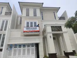 DI SEWAKAN RUMAH DENGAN TEMPAT STRATEGIS