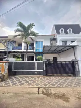 Jual Rumah Bagus 2,5 Lantai di Taman Modern Cakung