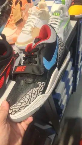 Sepatu basket air Jordan legacy