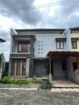 DISEWAKAN RUMAH 2 LANTAI DAGO BANDUNG