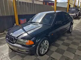 BMW 318i 2000 Bensin
