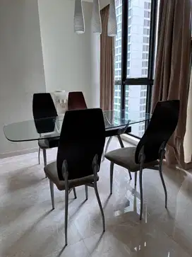 Meja makan 4 kursi