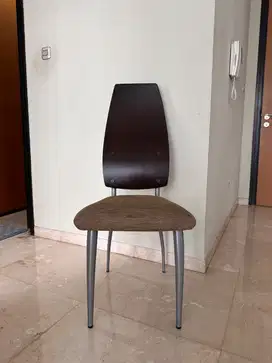 Meja makan 4 kursi