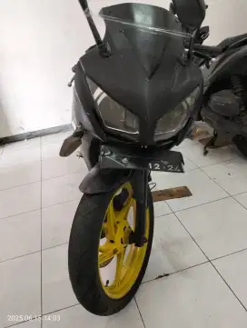 CBR 15 R warna hitam