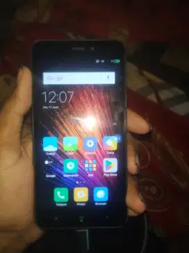 Jual cepat hp Redmi 4a ram 2/16 barang mulus minus lcd garis sedikit