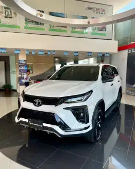 DP 94JT NEW TOYOTA FORTUNER 2.8 GR SPORT KREDIT PUTIH HITAM GREY