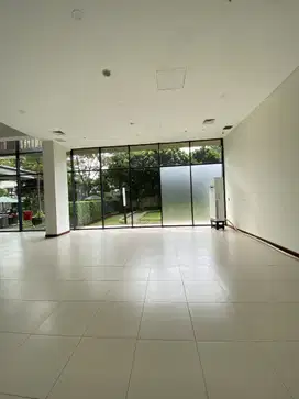 Sewa Retail Permata Hijau 102 M2 Fitted Strategis di Kebayoran Lama
