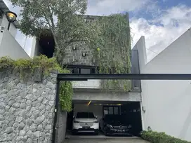 Rumah Mewah Tropical Kolam Renang di Nayu Solo Kota (El)