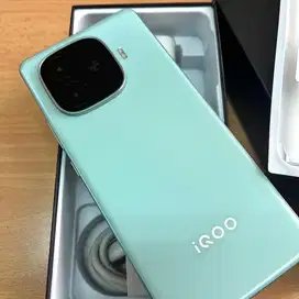 Iqoo z9 8/256 green like new garansi resmi panjang
