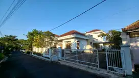 Rumah Cantik Asri luas tanah besar di andir tengah kota bandung
