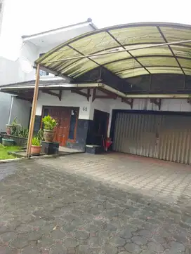 Rumah jl raya Ciumbuleuit dkt hotel Haris lota bandung