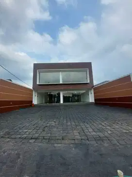 RUANG / RUKO KANTOR LOKASI STRATEGIS PARKIR LUAS