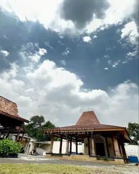 DIJUAL RUANG USAHA BERGAYA KLASIK STRATEGIS DI  CIPUTAT - TANGSEL