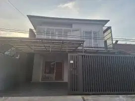 Dijual Rumah 2 Lantai di Komplek Muara Furnished