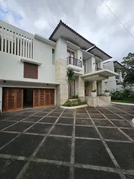 Dijual Rumah Mewah Design Modern Tropis Kemang Barat