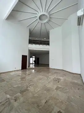 Rumah Mewah di Bangka, Jakarta Selatan, Ada Kolam Renang, Tidak Banjir