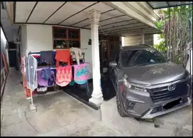 Disewakan / kontrak rumah strategis