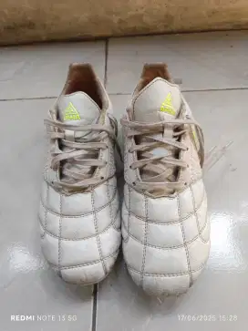 Sepatu Bola Alfa