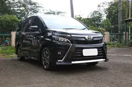 Toyota Voxy 2.0 Bensin-AT 2019