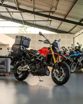 Aprilia Dorsoduro 750 Black Red 2014 Low odo