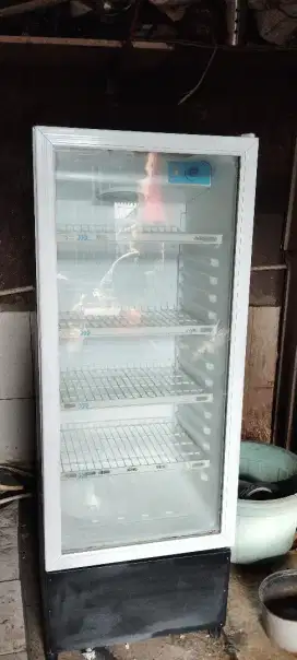 Showcase pendingin minuman merk GENERAL