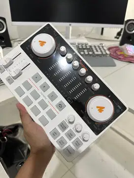 Maonocaster e2 streamer podcasting console