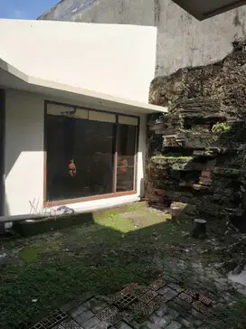 Rumah 2 Lantai di Surabaya Selatan