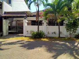 jual rumah siap huni raya kutisari besar, row jalan 2 mobil