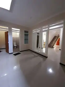 Jual rumah baru gress rungkut asri 2 lantai minimalis murah