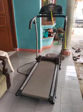 Dijual Treadmill elektrik kondisi normal harga murah