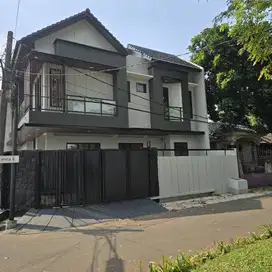 Dijual Rumah Hoek, Bangunan Baru di Griya Loka BSD