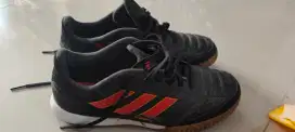 Jual sepatu futsal adidas
