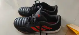 Jual sepatu futsal adidas