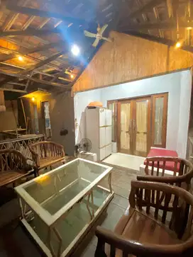 Rumah Artistik 3 Lt di Jl. Bukit Menur, Sendangmulyo, Tembalang, SMG