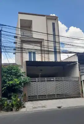 DISEWAKAN RUKO BANGUNAN BARU 3 LT DI KLENDER DUREN SAWIT JAKARTA TIMUR