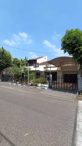 Dijual Rumah Klasik Terawat & Ada Kamar Kost Aktif di Sarangan, Malang