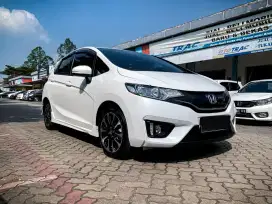 HARGA SPESIAL!! HONDA JAZZ RS 1.5 CVT MATIC 2016 PUTIH,
