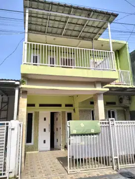 DIJUAL RUMAH 2 LANTAI, HARGA 1 LANTAI SIAP HUNI.