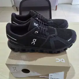 Sepatu On Cloud 6 All Black