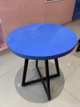 Meja bulat biru coffee table