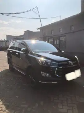 Toyota Kijang Innova Venturer  Diesel 2.4 AT / Black